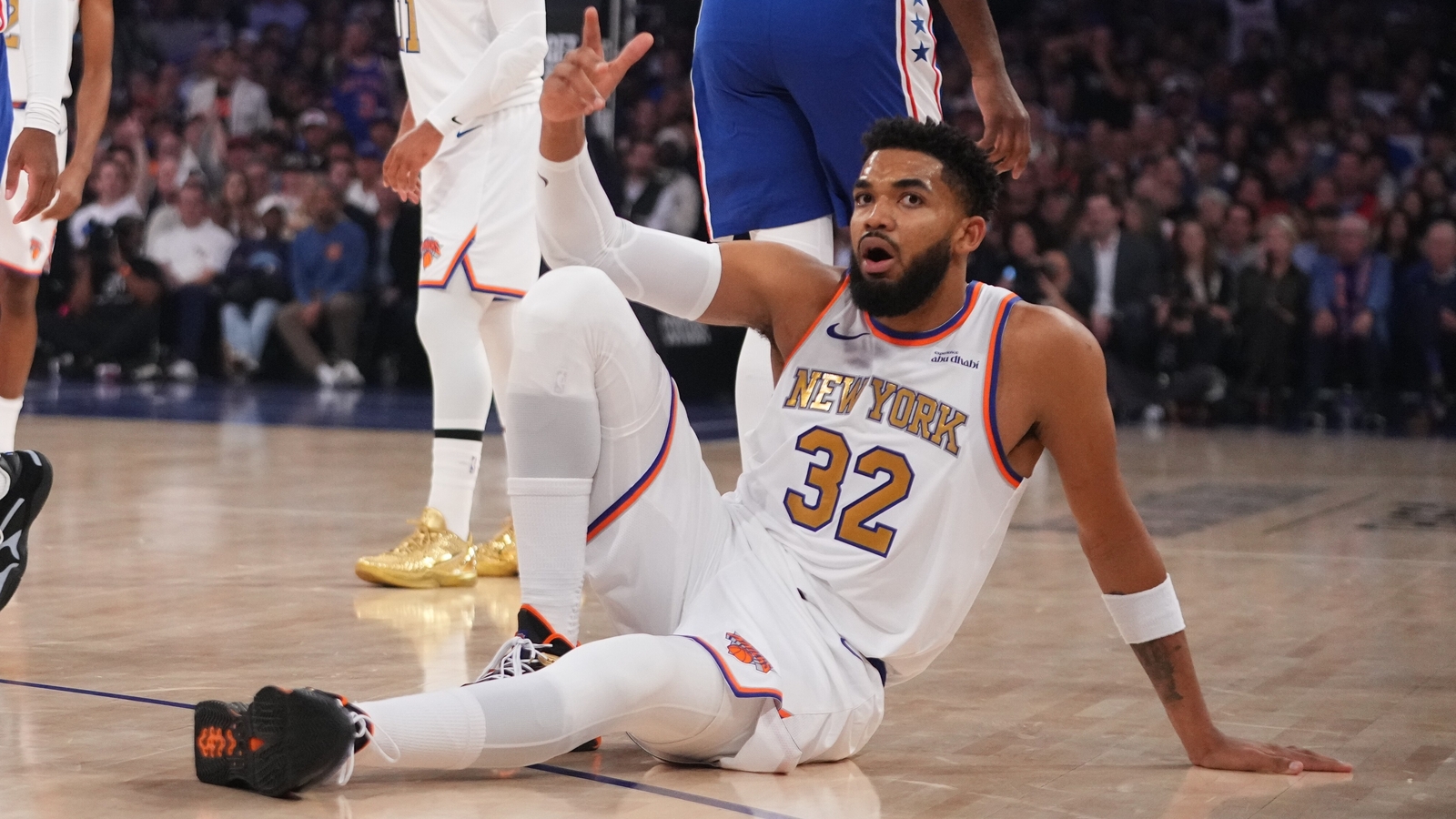 Karl-Anthony Towns’ early foul trouble against the 76ers frustrates Knicks fans
